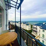 아파트 Luxury With Rooftop Terrace In