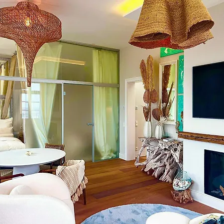 아파트 Luxury With Rooftop Terrace In
