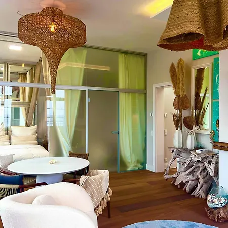 아파트 Luxury With Rooftop Terrace In